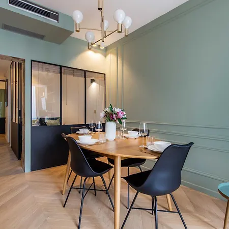 Modern - 2br 6p - Montorgueil Parijs