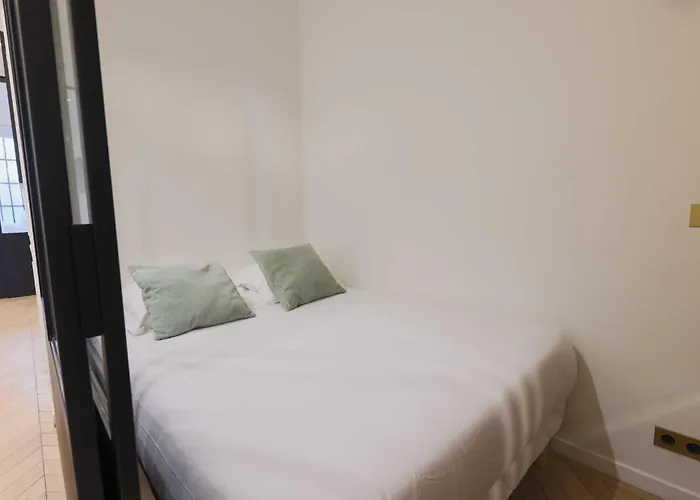 Modern - 2br 6p - Montorgueil